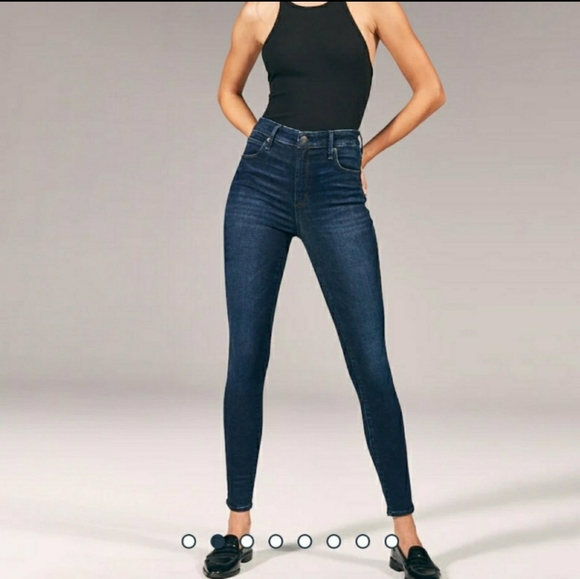 Jeans - Picture 1 of 3